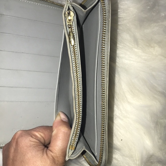 AUTHENTIC LOUIS VUITTON VERNIS GOLD ZIPPER WALLET - Picture 13 of 16